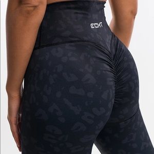 Brand new Echt avant animal scrunch butt leggings size L black - sold out online